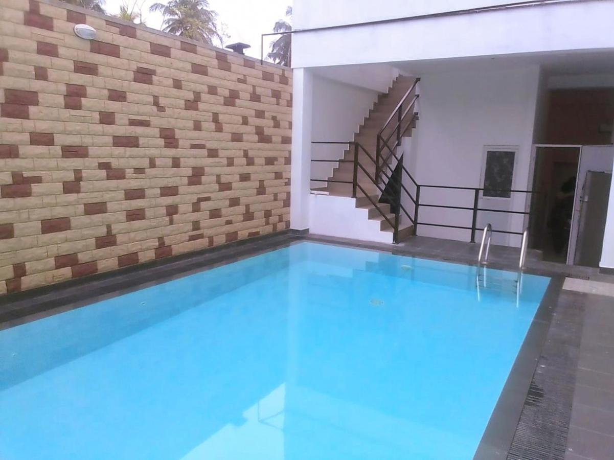 Bivon Reach Hotel Uswetakeiyawa Buitenkant foto