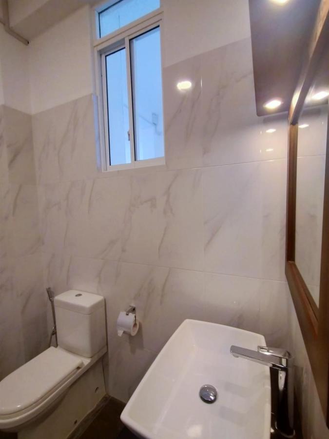 Bivon Reach Hotel Uswetakeiyawa Buitenkant foto