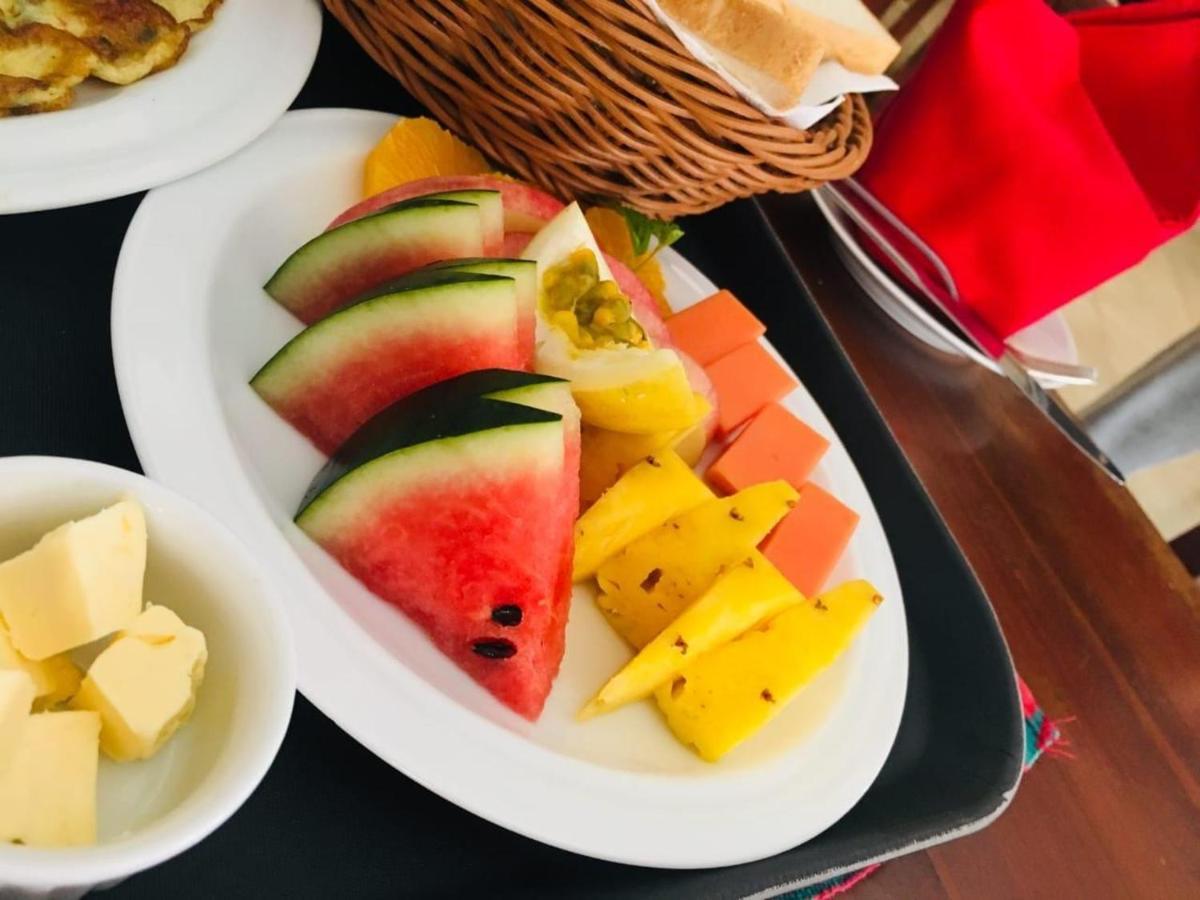 Bivon Reach Hotel Uswetakeiyawa Buitenkant foto