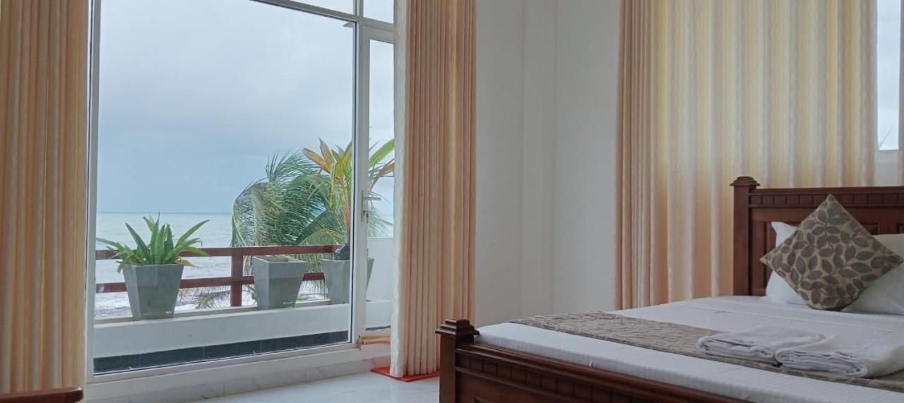 Bivon Reach Hotel Uswetakeiyawa Buitenkant foto