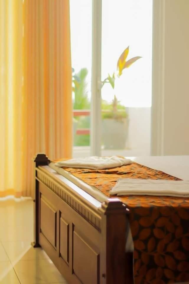 Bivon Reach Hotel Uswetakeiyawa Buitenkant foto